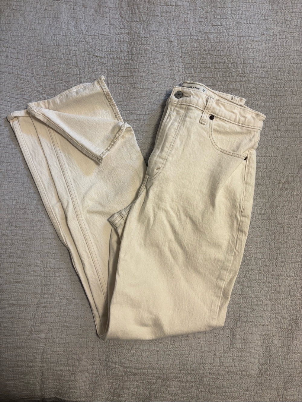 Abercrombie & Fitch The ‘90s Straight Ultra High Rise Jeans with Split Hem, S28